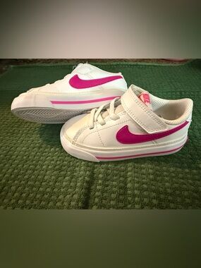 Toddler 8C Nikes